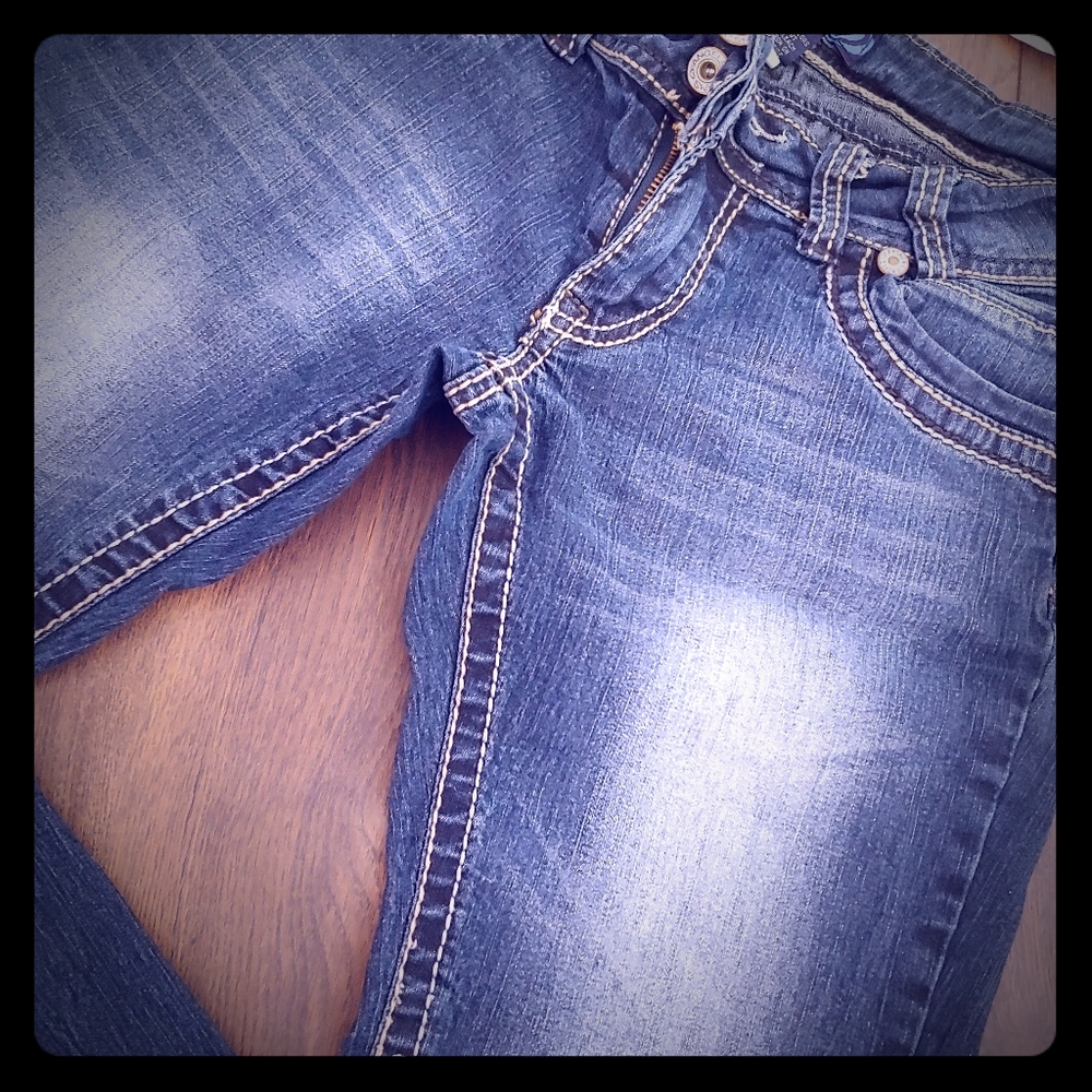 Super flattering boot leg jeans